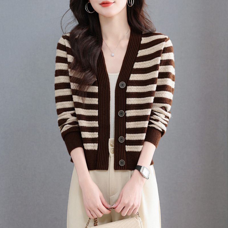 Short Wool Cardigan for Petite Women, 2026 Autumn and Winter New Korean Style Loose Fashion Versatile Cashmere Sweater Coat