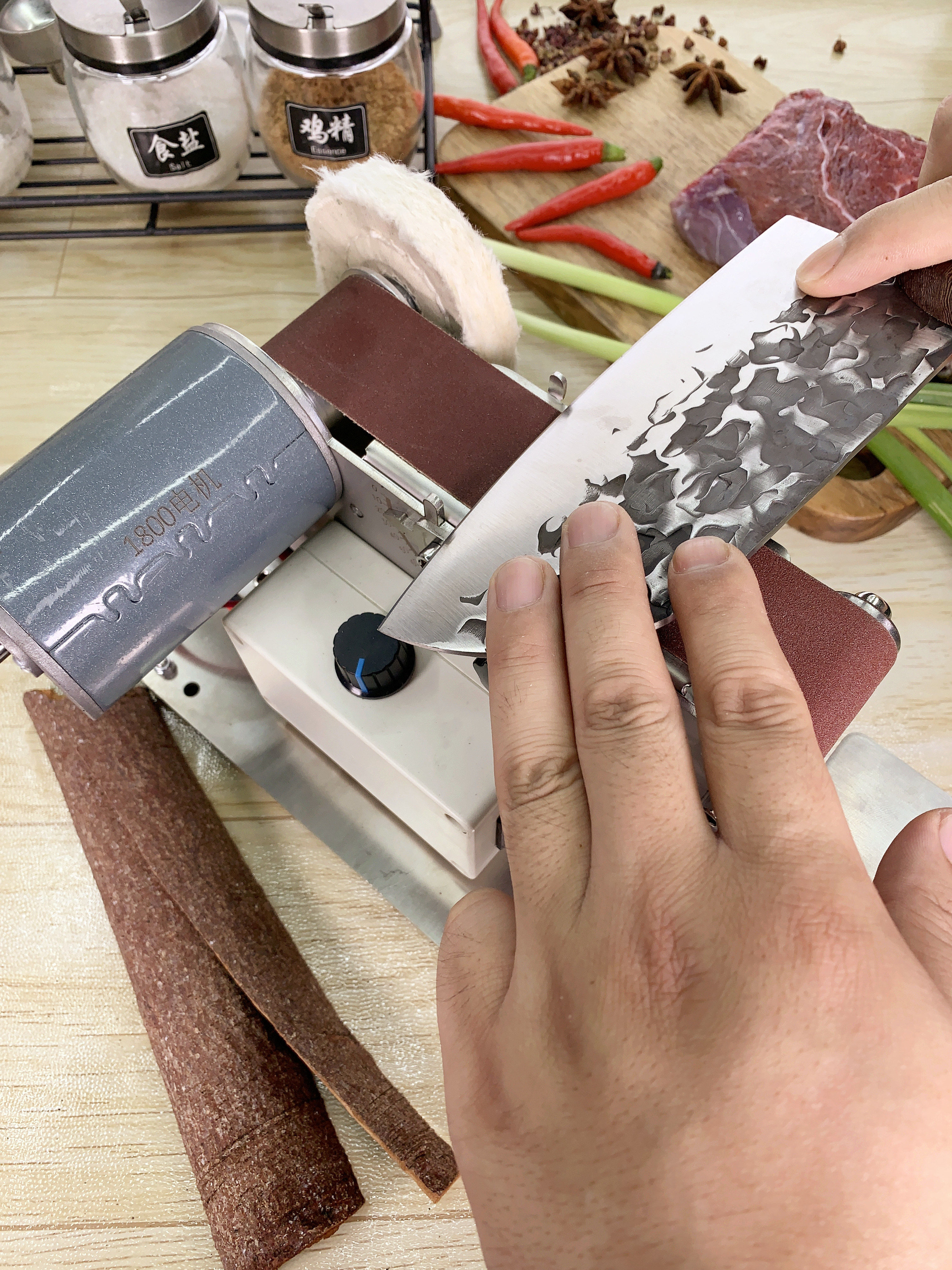 Small DIY mini household battery moving desktop sharpener opening edge moving outdoor fixed angle polishing sanding belt machine