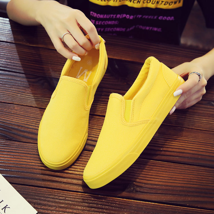 2026 Spring Couple Canvas Shoes Women's Flat White Shoes Slip-On Lazy Street Shoes Yellow Women's Shoes