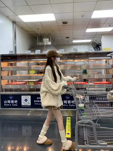 Демисезонный свитер, трикотажный фонарь, увеличенная толщина, изысканный стиль, V-образный вырез, оверсайз, с рукавом