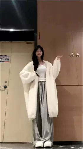 Длинный бархатный свитер, куртка