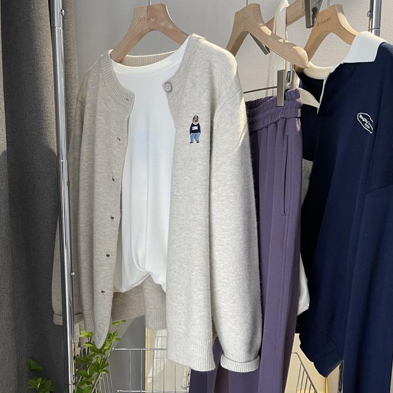 Spring and Autumn New Bear Embroidered Cashmere Cardigan for Women, Loose Thin Knitwear, Korean Style Solid Color Short Versatile Jacket