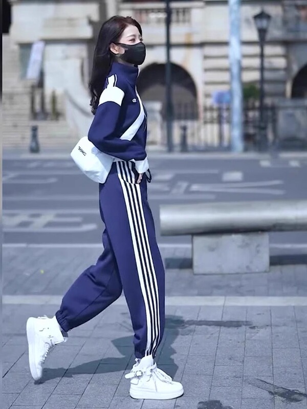 French Rouje Moaks Sportswear Suit for Women, Spring, Autumn and Winter New Style, Stylish and Age-Reducing Leggings Two-Piece Set French Rouje Moaks Sportswear Suit for Women, Spring, Autumn and Winter New Style, Stylish and Age-Reducing Leggings Two-Piece Set