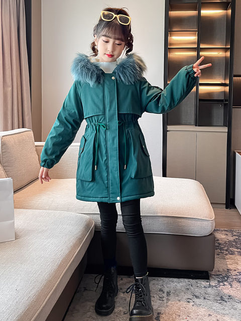 Girls' winter fleece and thickened coat 2022 new middle and big children's foreign style overcomes the tide of children's mid-length winter clothes