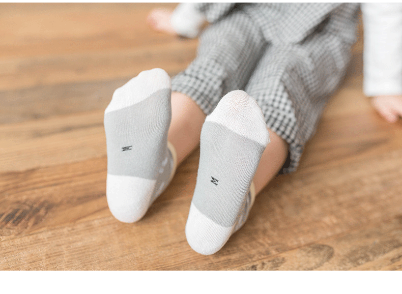 Vớ trẻ em mùa xuân và mùa thu dày phim hoạt hình trẻ em vớ trẻ em vớ cotton mùa xuân và mùa thu mỏng trẻ em vớ nam và nữ vớ sàn tất lót lông 