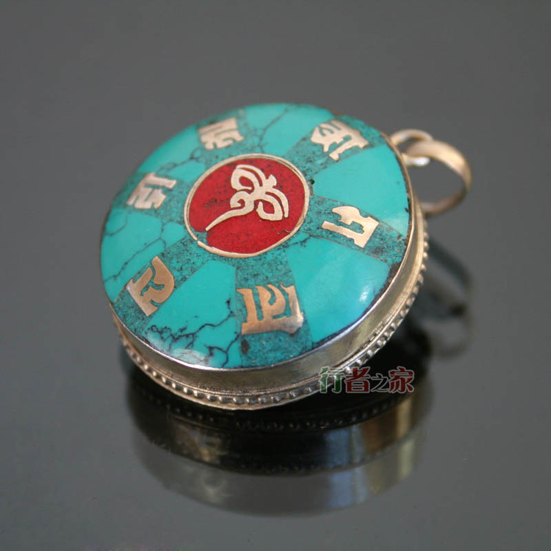 Nepal pure hand-made gawu box pendant Tibetan silver inlaid with Kauu box hanging up the Tibetan national gift