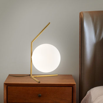 Postmodern Round White Ball Table Lamp Nordic Simple Decoration Creative Fashion Warm Study Room Decoration Bedroom Bedside Table Lamp