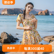 lulu cozy is a conservative and fashionable swimsuit that can be used in swimming pools or hot springs.