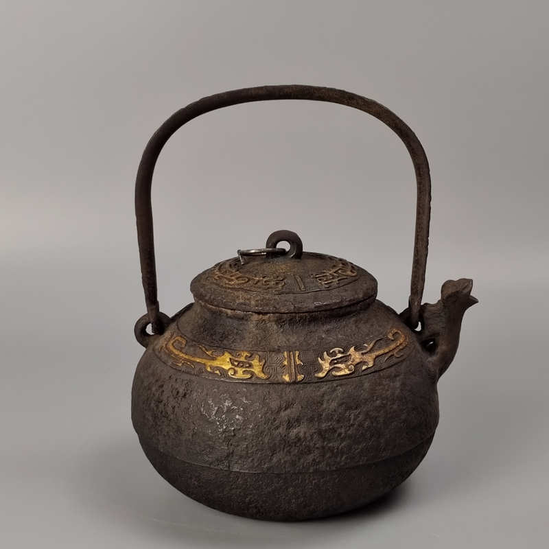 明治时期京都釜师大国造大国寿朗造藏六形兽口错金日本铁壶