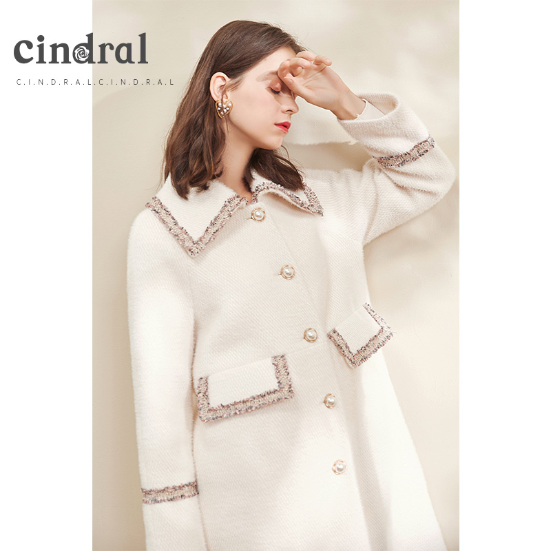 Xi's 2022 Winter new beige turnows with long version of small fragrant wind fur coats women's temperament 100 hitch