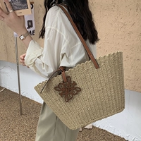 Ло, висящий на одном плече рис