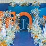 Синий свадебный цветочный художник по взлетно -посадочной полосе сцены фоновый украшение настен