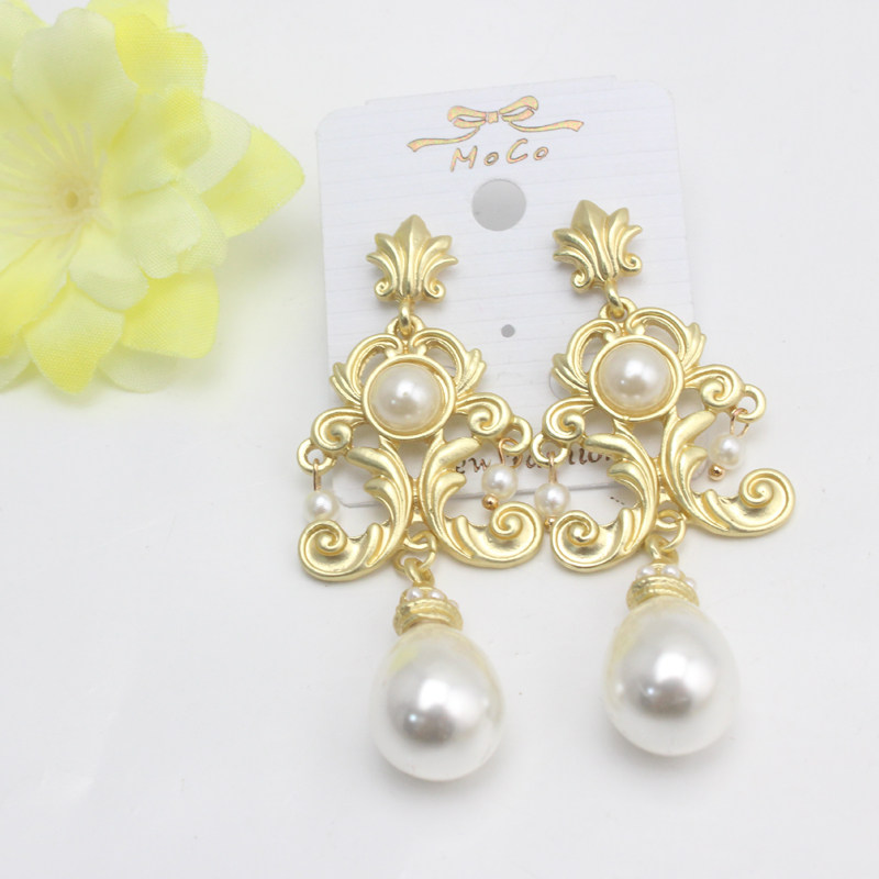 European and American personality baroque retro earrings palace metal wind pearl exaggerated long version earrings earrings earrings