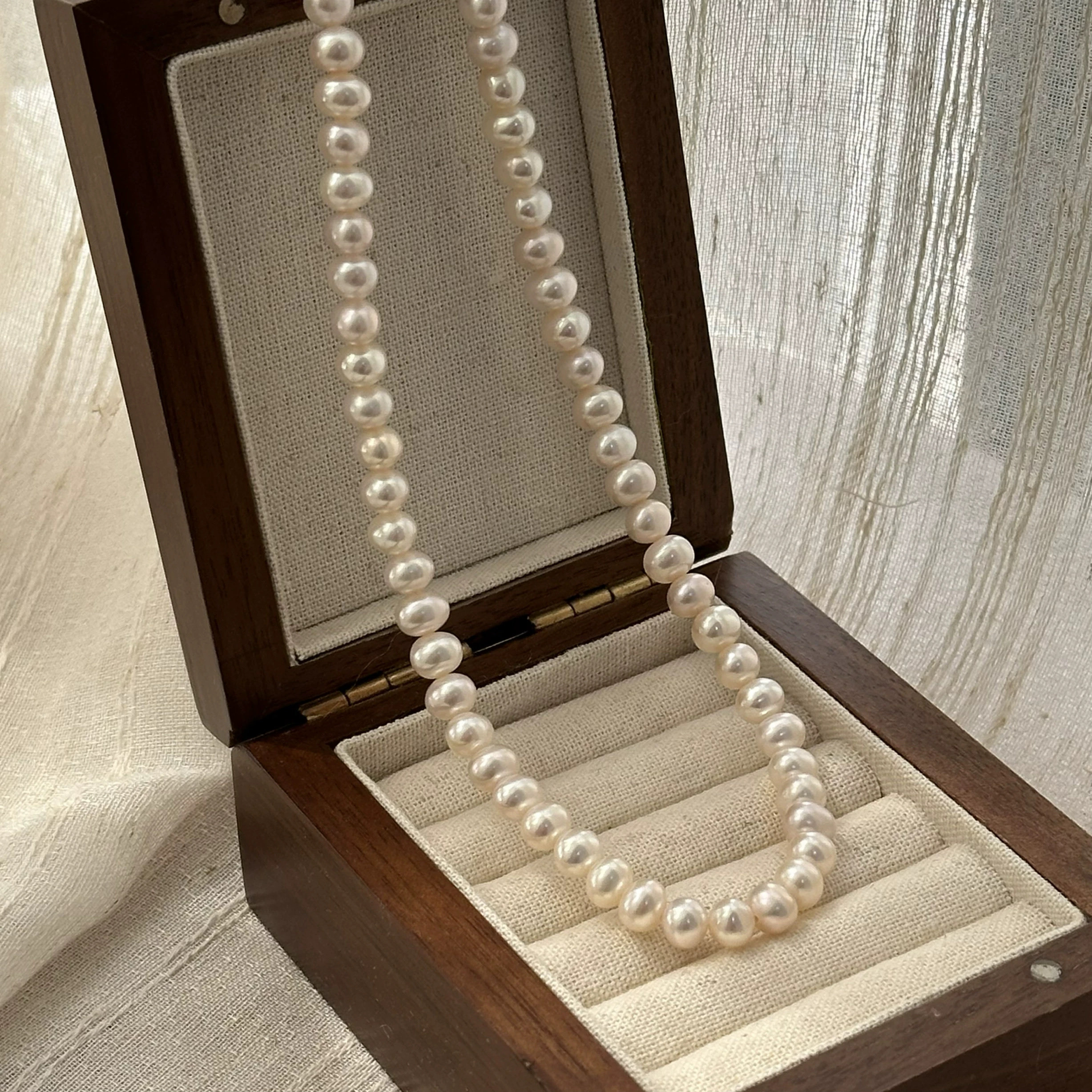 2026潮流爆款：天然淡水极光珍珠手链能否超越日本Akoya？适合送礼吗？