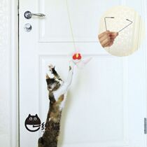 A weathered cat self-hi-hanging door small mouse elastic feather teasing cat stick butterfly clip door hanging elastic automatic toy