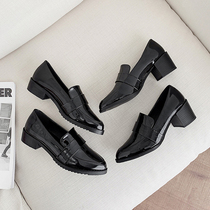 British style black pointed toe small leather shoes women Korean version all-match 2022 spring and autumn new thick heel medium heel work shoes women
