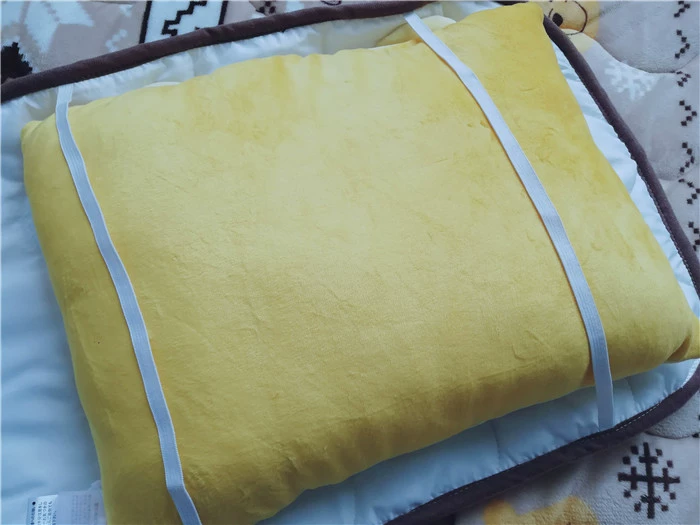 Vàng bán huy chương [] Winnie the Pooh trẻ em ấm flannel gối bao gồm gối mảnh 35 * 50cm - Khăn gối