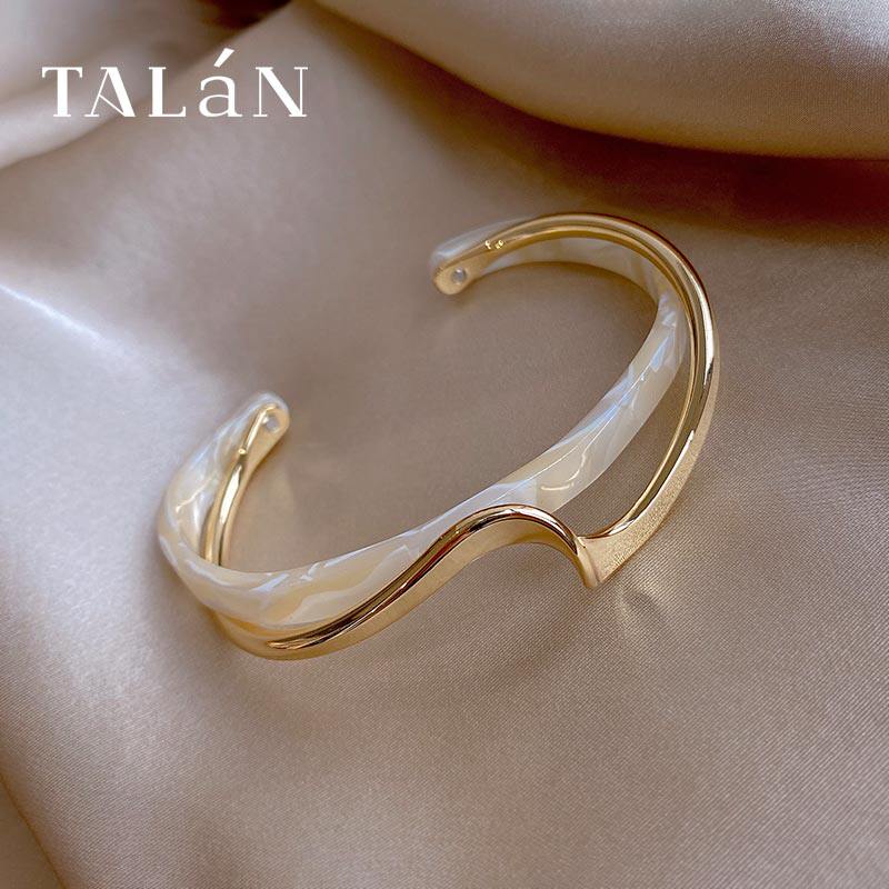Light luxury white shell plate bracelet Curved metal texture bracelet ins niche design Korean version of fashion net red jewelry