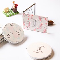 Round portable makeup mirror mini double-sided folding portable small mirror flip-top Princess Mirror anti-fall