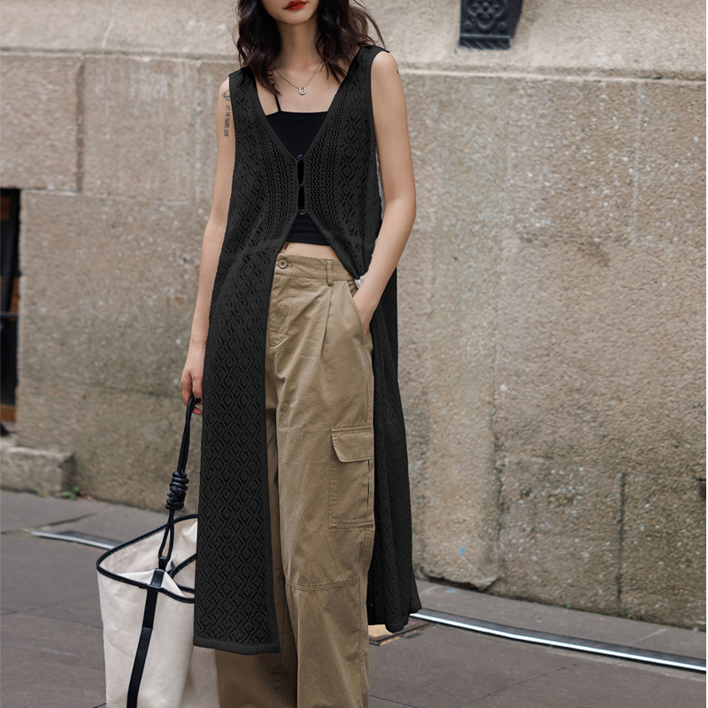 Black Hollow-Out Sleeveless Knitted Vest Layered with a Long Loose Cardigan Top, French-Style Thin Long Skirt for Women in Summer Black Hollow-Out Sleeveless Knitted Vest Layered with a Long Loose Cardigan Top, French-Style Thin Long Skirt for Women in Summer