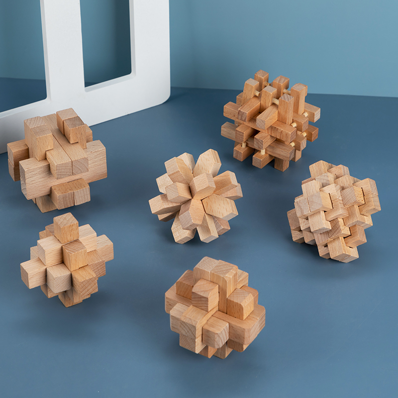 Unlock the original Luban lock, children, young and old, are suitable for intelligence problem-solving customs clearance set above wooden