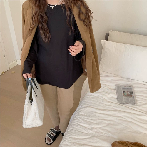 Бархатная приятная телу осенняя утепленная белая брендовая футболка для отдыха