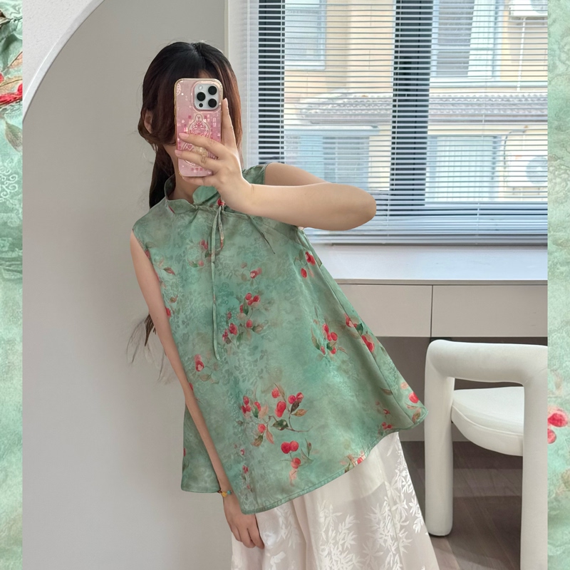 100% Mulberry Silk Red Cloud Gauze Floral Green Glaze Lychee Stand Collar Diagonal Placket Bow Sleeveless Babydoll Top 100% Mulberry Silk Red Cloud Gauze Floral Green Glaze Lychee Stand Collar Diagonal Placket Bow Sleeveless Babydoll Top