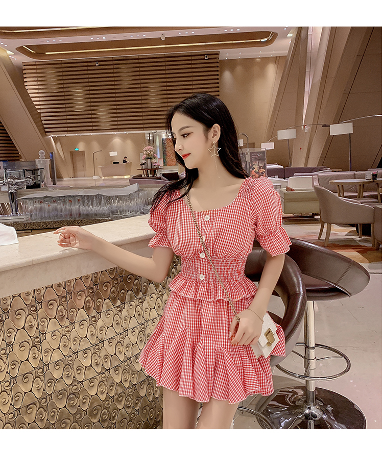 VK旗艦店 韓系格子荷葉邊短款上衣半身裙套裝短袖裙裝