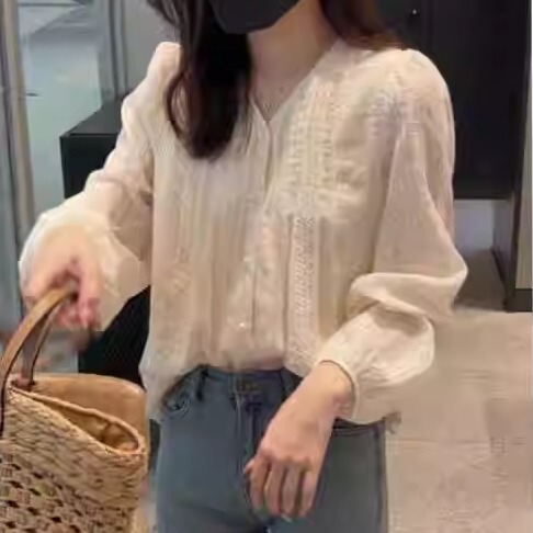 French Retro Palace Style High-End Elegant V-Neck Lace Shirt for Women, Versatile and Fashionable Embroidered Top for Spring French Retro Palace Style High-End Elegant V-Neck Lace Shirt for Women, Versatile and Fashionable Embroidered Top for Spring