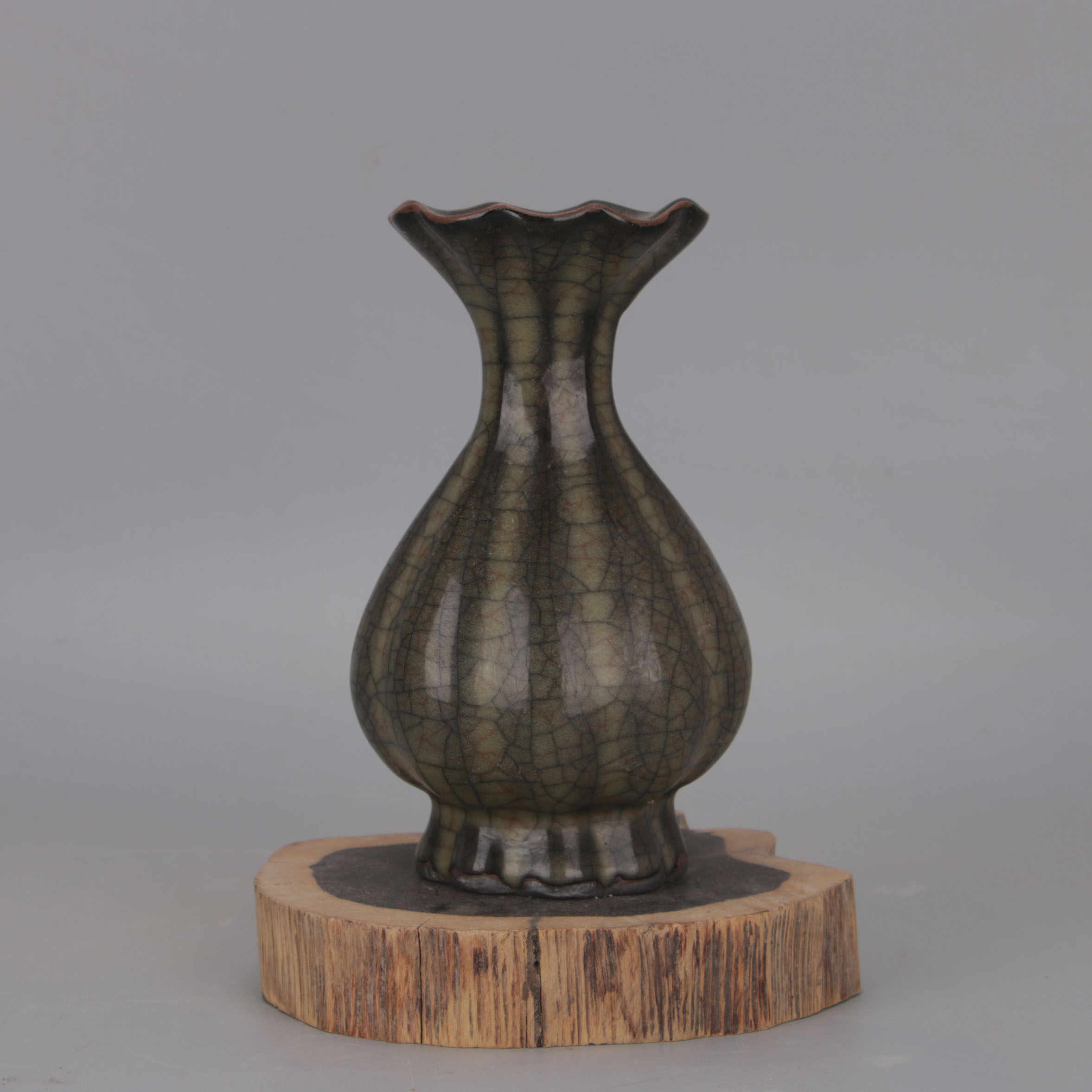 中国哥窯金絲鉄線氷裂文双耳瓶C7365E