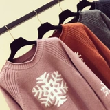 Трикотажный осенний свитер, круглый воротник, со снежинками, 2018, ассиметричный крой, свободный крой