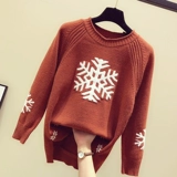 Трикотажный осенний свитер, круглый воротник, со снежинками, 2018, ассиметричный крой, свободный крой