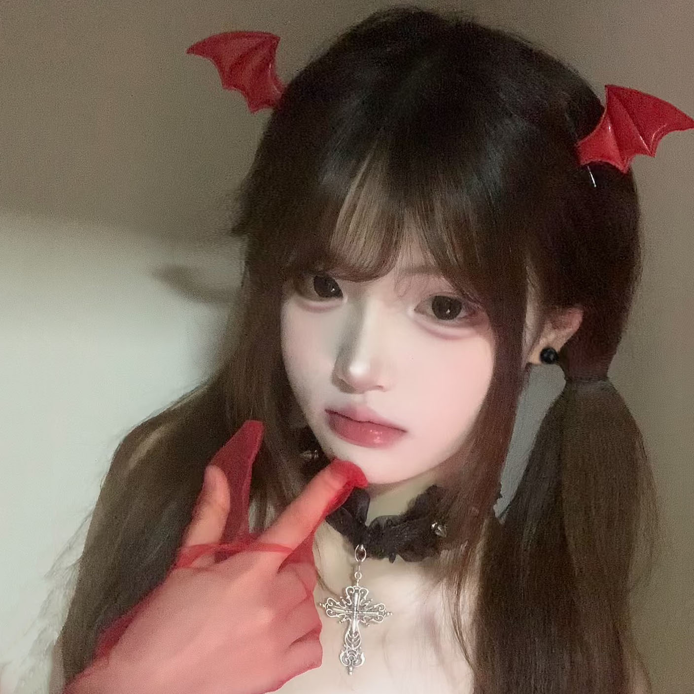Cute and quirky red devil horn hair clip, dark gothic style bat wing side clip, Halloween cosplay headdress