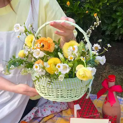 Round creative basket summer outing portable flower basket Korean floral arrangement candy color companion rattan basket