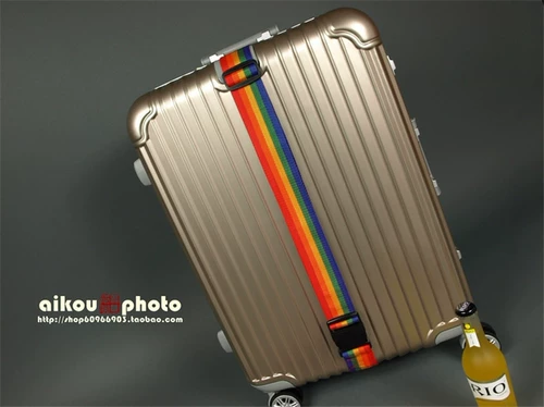 Чемодан, радужная сумка, резинка для крепления багажа, пакет