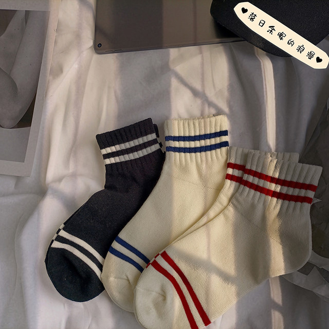 ຖົງຕີນສີຂາວຍີ່ປຸ່ນສໍາລັບແມ່ຍິງ ins trendy ພາກຮຽນ spring ແລະດູໃບໄມ້ລົ່ນຂອງແມ່ຍິງກາງ calf socks ຝ້າຍ socks ເສັ້ນດ່າງກິລາ socks ສັ້ນ socks ວິທະຍາໄລ
