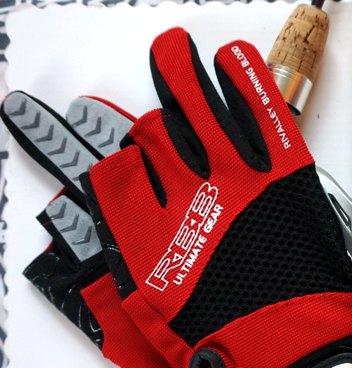 Japan's Luya iron plate rock fishing sunscreen anti-stab fishing gloves exposed three-finger outdoor climbing has a small size to increase