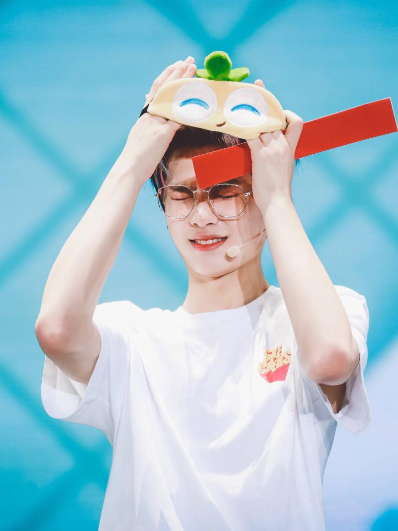 Ngôi sao Cai Xukun có cùng một đoạn kính râm cá tính bảo vệ mắt phẳng gương nam ếch gương người mẫu kính râm cận thị kính cận