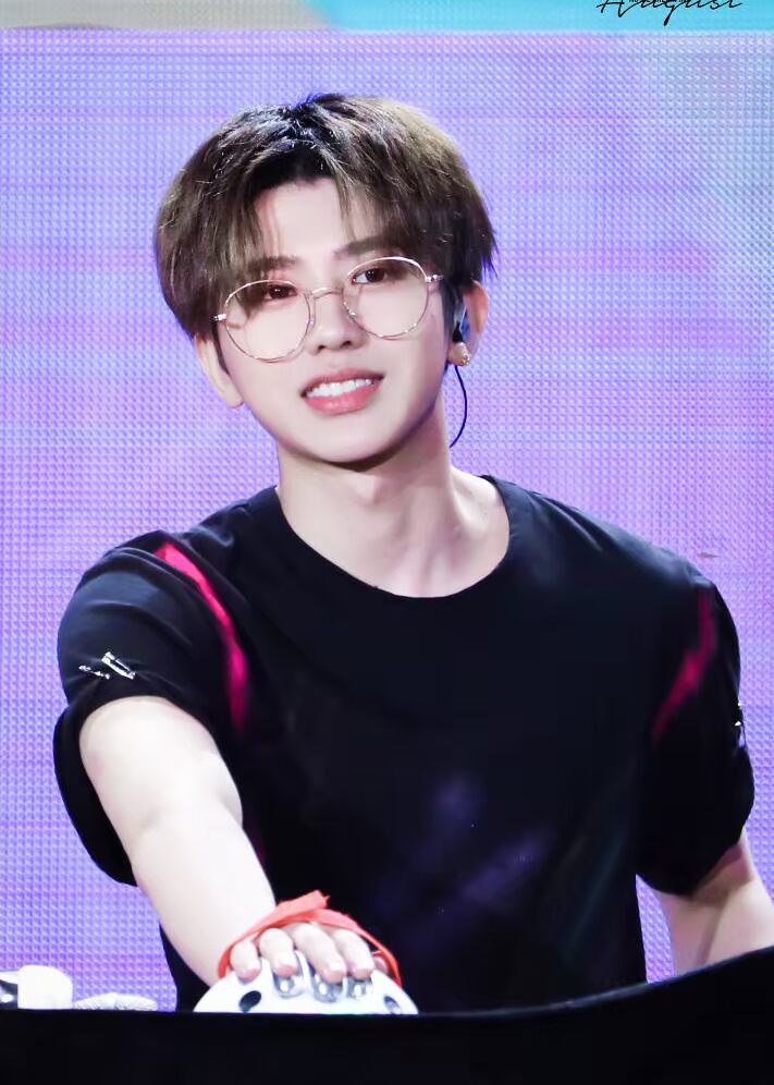 Cai Xukun với kính râm phẳng chống kính xanh nam màu xanh lam kính râm nữ hip-hop tròn nhỏ kính râm kính gm southside