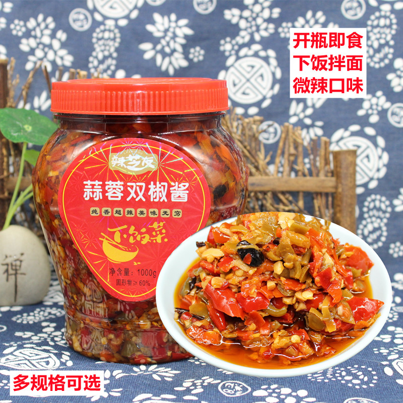 Hunan special production spicy sesame-friendly garlic paste with double pretzels with homemade chili sauce mixed with bicolor chopped chili