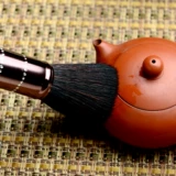 Щетка, щеточка из сандалового дерева, чайный сервиз с аксессуарами, настольная метла