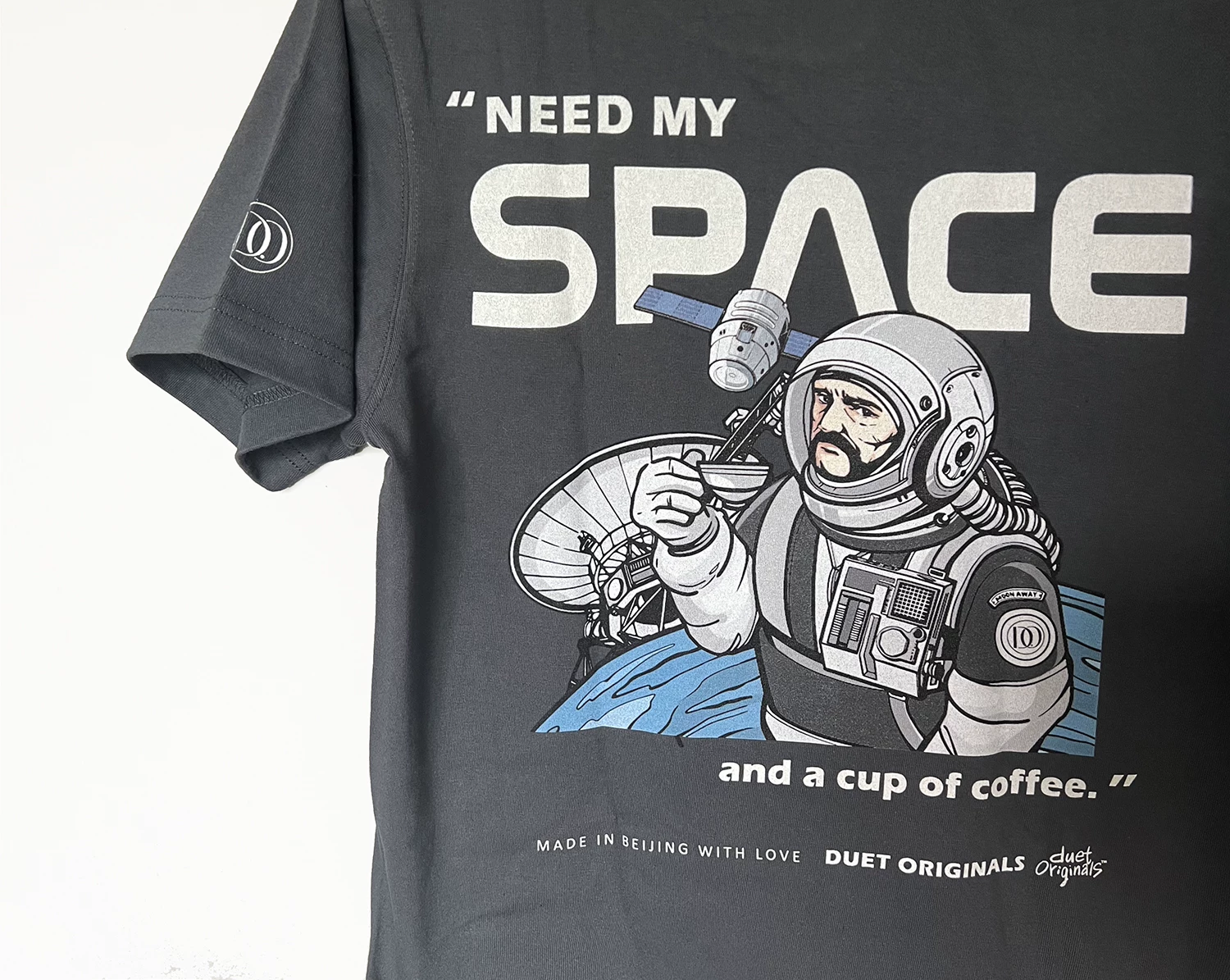 Футболка из углеродного хлопка с печатью на спине DUET Originals Original Need More Space Astronaut Carbon Cotton Full Cotton Back Printing T-shirt