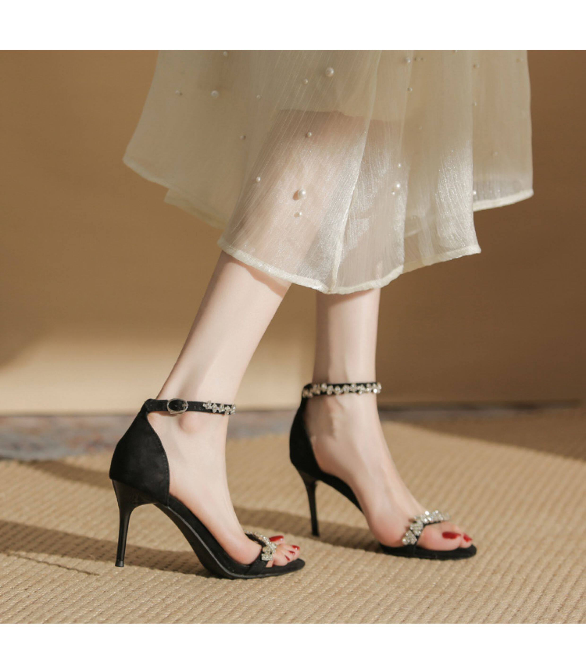 Летние босоножки, универсальные черные туфли на высоком каблуке с ремешком, Гонконг, 2025 года 叁里 