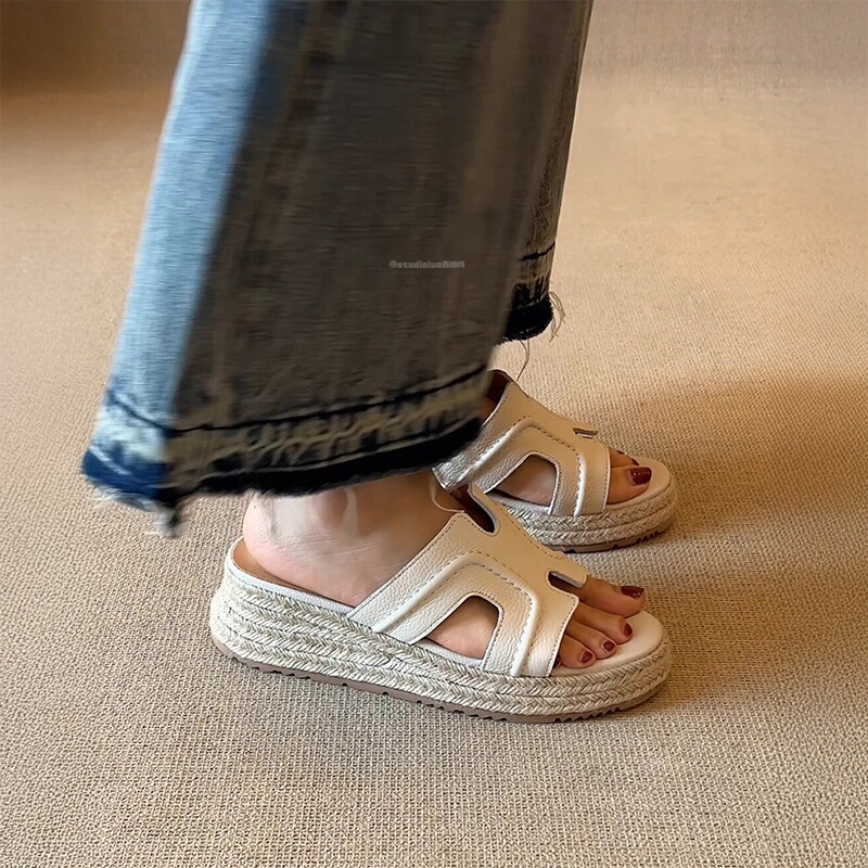 Hong Kong Zhao Lusi Style Slip-On Sandals for Women 2026 Summer New Style Straw Woven Round Toe Platform Thick-Soled High-Heeled Slippers