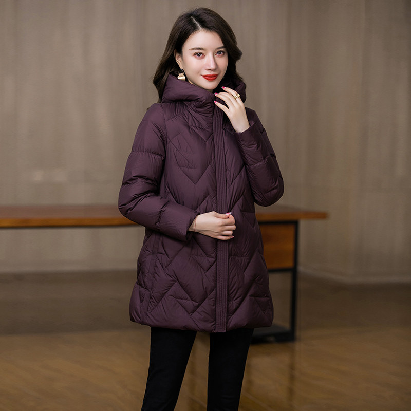 Down jacket Women's medium long version 2021 Winter new Lianhood thickened light and white duck suede small mother jacket