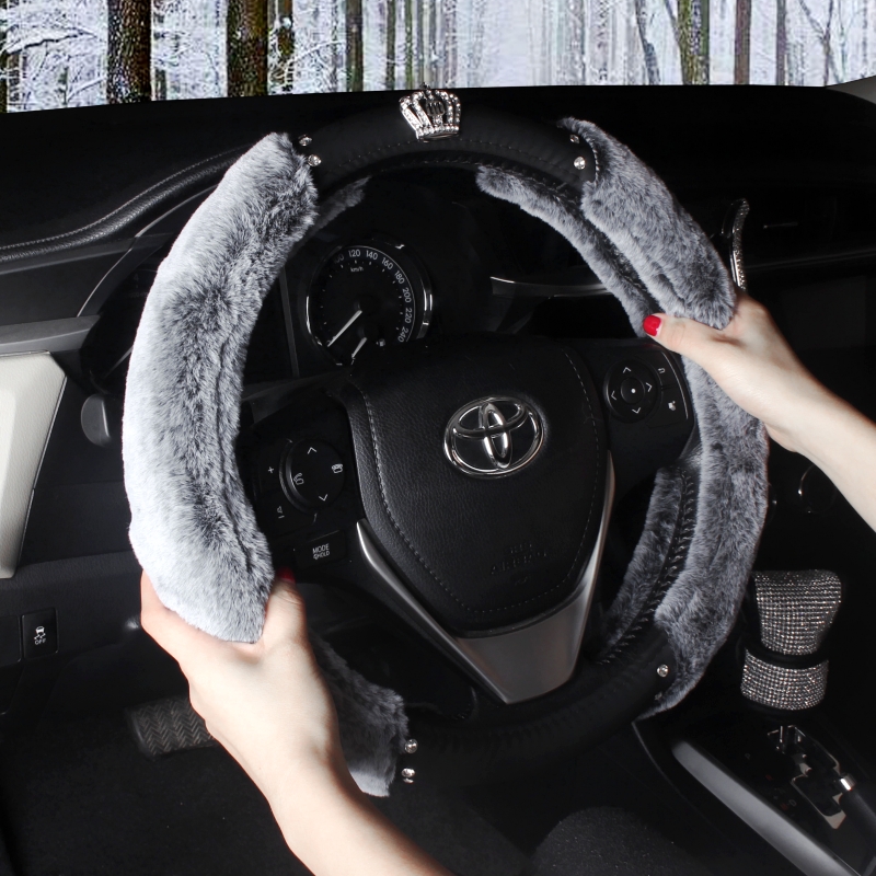 Winter steering wheel cover short plush sleeves ladies inlaid with crown steering wheel sleeve fur universal auto supplies