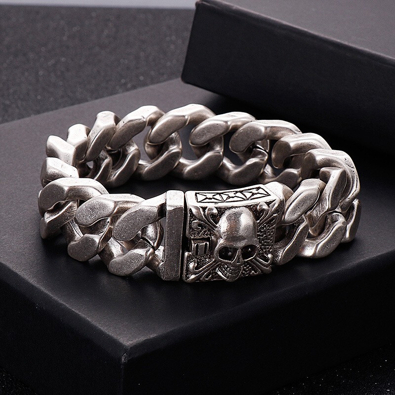 Retro Style One Piece Skull Punk Bracelet for Men, Titanium Steel Niche European and American High-End Trendy Jewelry