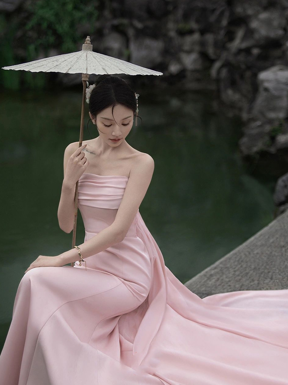 Photography props suitable for photo sessions, clothing for beloved, tube top, fuchsia wedding dress, Korean style Photography props suitable for photo sessions, clothing for beloved, tube top, fuchsia wedding dress, Korean style