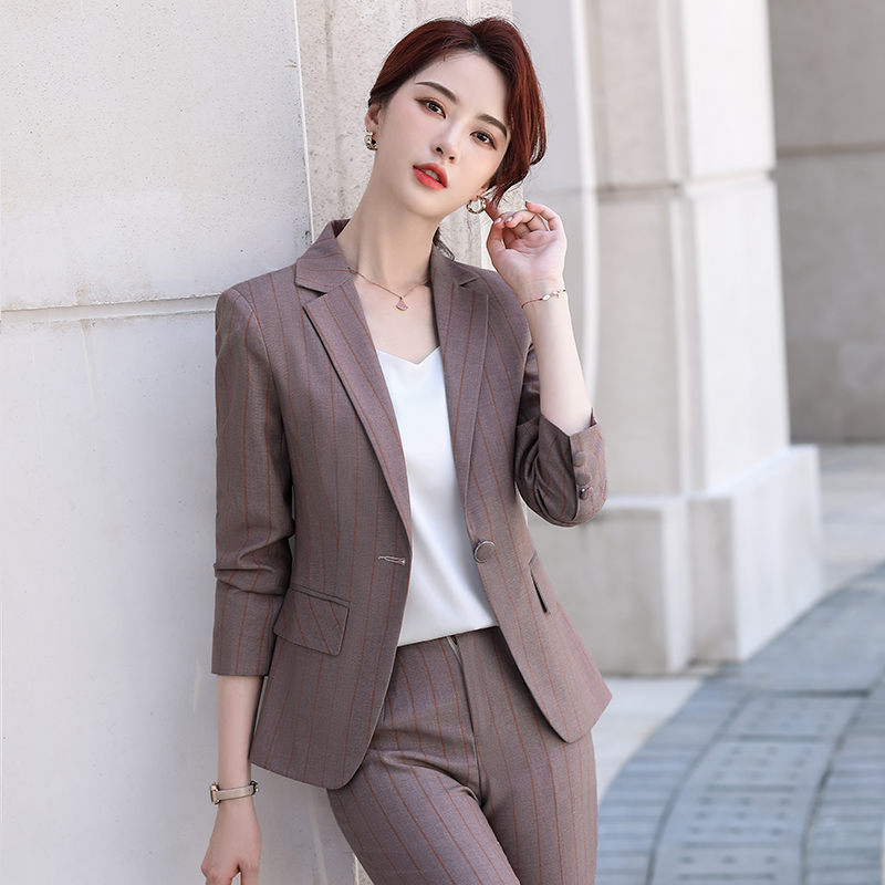 Small suit suit female 2022 spring and autumn new work clothes temperament capable suit Korean version suit two-piece Western style