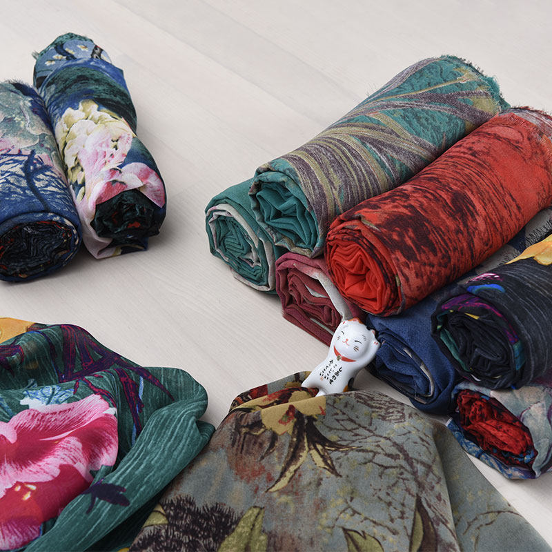 Ice silk hemp fabric imitation silk yarn printing fabric Chinese style clothing fabric mother summer chiffon gauze